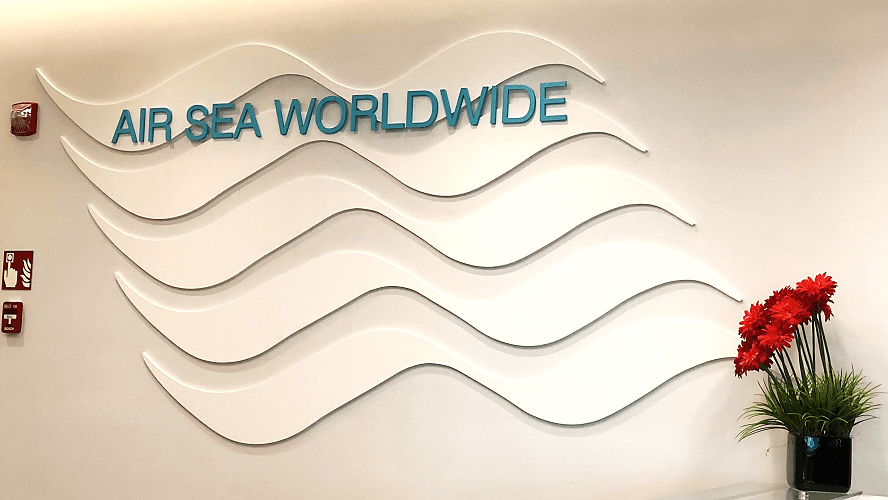 Mar Azul - Air Sea Worldwide - Logo en pared